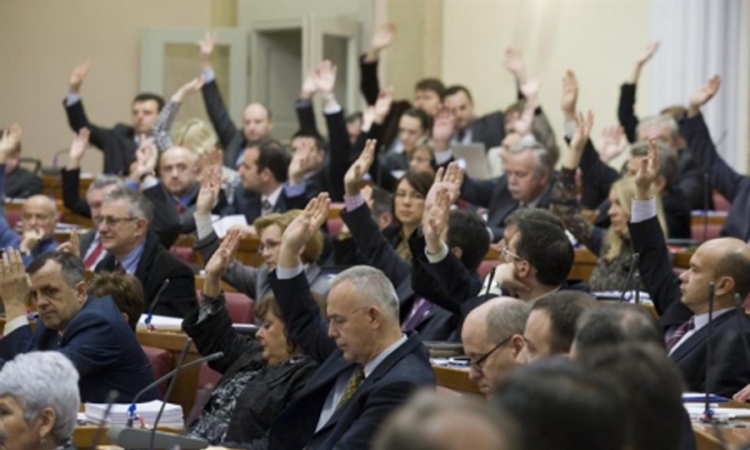 U Hrvatskoj od politike živi više od 35.000 ljudi