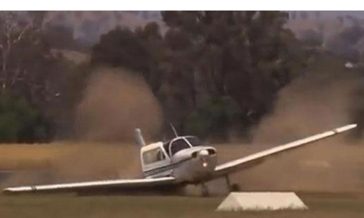 Avion sletio na trup, niko nije povrijeđen