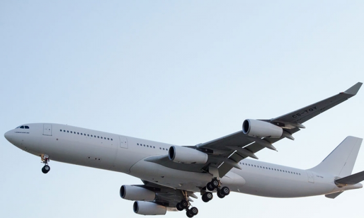 "Boing 737" najavio hitno slijetanje