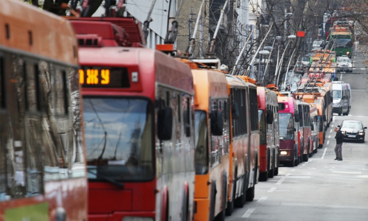 U trolejbusu u Beogradu izbila masovna tuča putnika