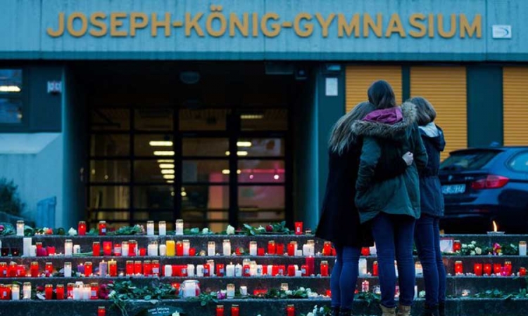 Haltern zavijen u crno 
