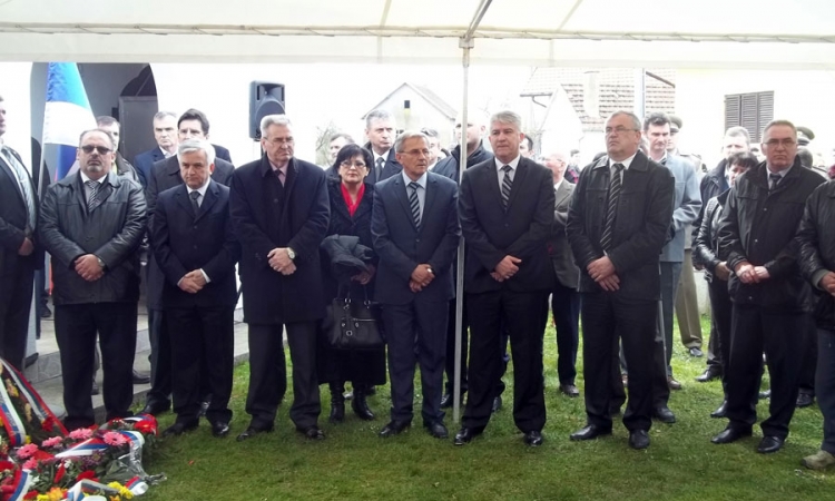 Čubrilović: Ne zaboraviti zločin nad Srbima u Sijekovcu