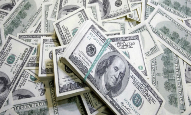 Evro gubi trku sa dolarom