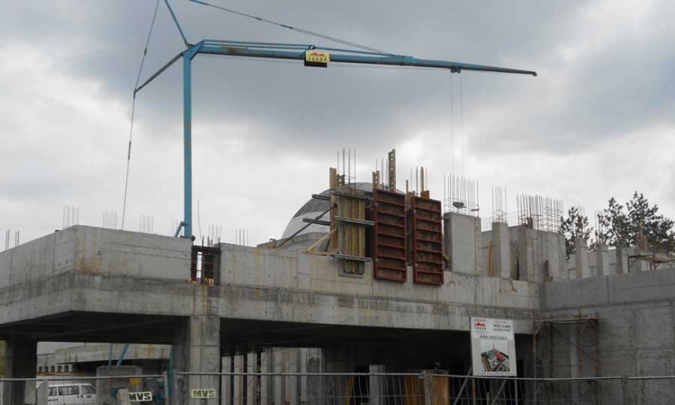 U padu skele povrijeđena četiri radnika