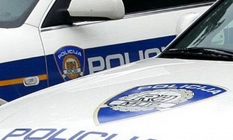 Policija spriječila muškarca da se zapali