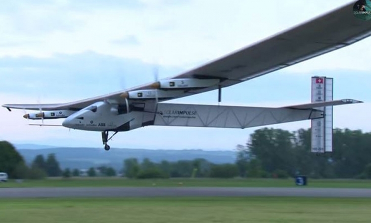 Solarni avion sletio u Kinu