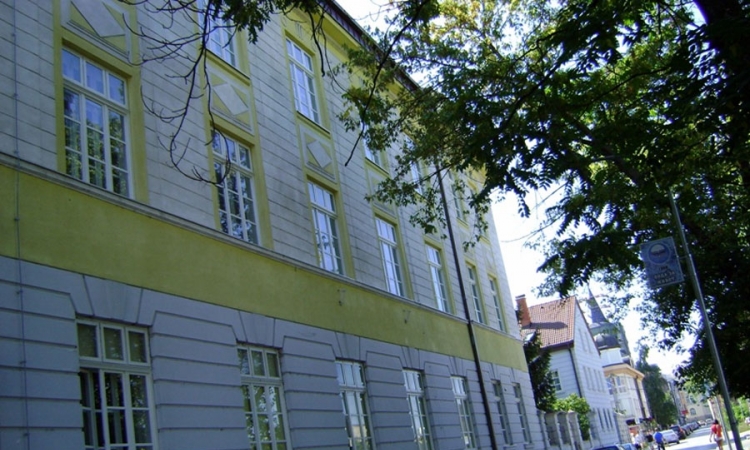 Riješiti status Katoličkog školskog centra