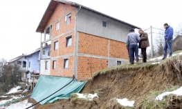 Liježu uplašeni, bude se bez nade