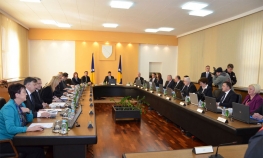 Obustavljena zapošljavanja državnih službenika