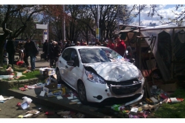 Autom pokosio petoro na tramvajskoj stanici