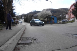 Zbog rupa i šahtova žive u strahu