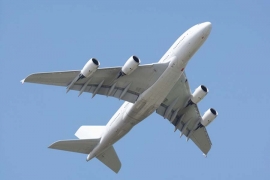 Avion Emirata zbog bolesnog putnika sletio u Mančester