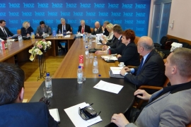 Pravo glasa ima 550 delegata