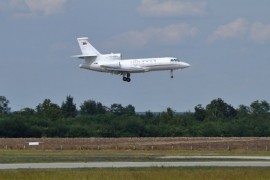 Avion kojim je Nikolić letio za Vatikan prinudno vraćen u Beograd
