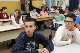 Peticijom vraćaju kecelje u školu