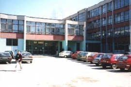 Bačen suzavac u srednjoj školi, trinaest učenika povrijeđeno