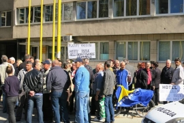 Za 1. maj jagnje ispred spaljene zgrade