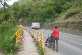 Prije kroz blato, sada kolovozom