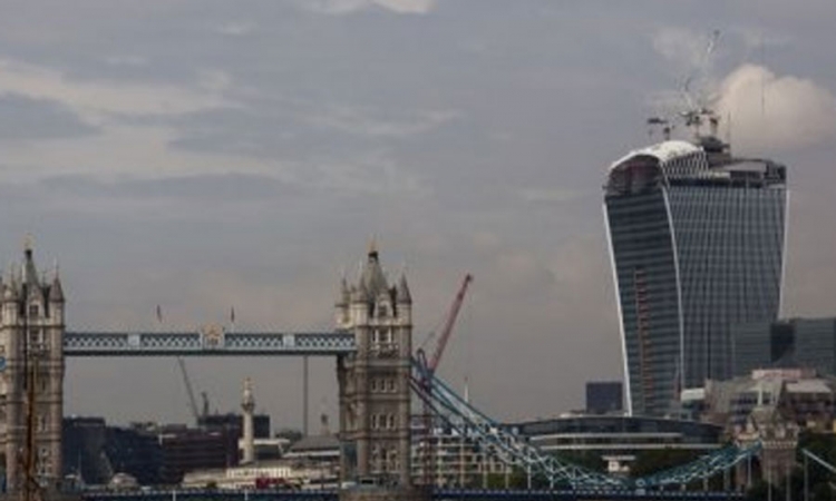 Zbog požara u centru Londona evakuisano 2.000 ljudi