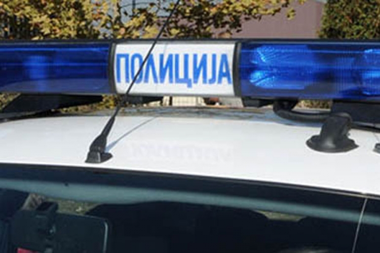 Naoružani pokušali ući u stan Novosađanina