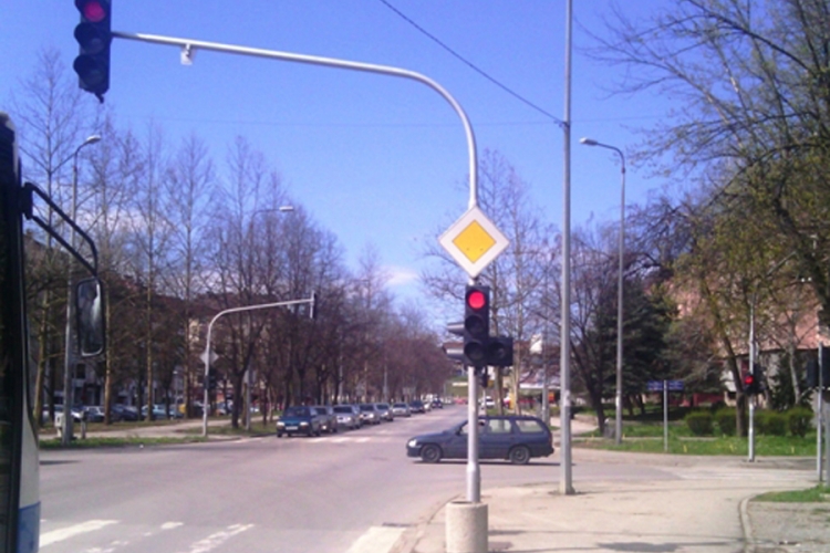 Korigovan rad semafora u Rosuljama