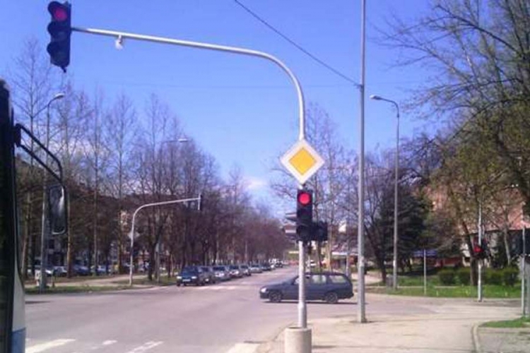 Korigovan rad semafora