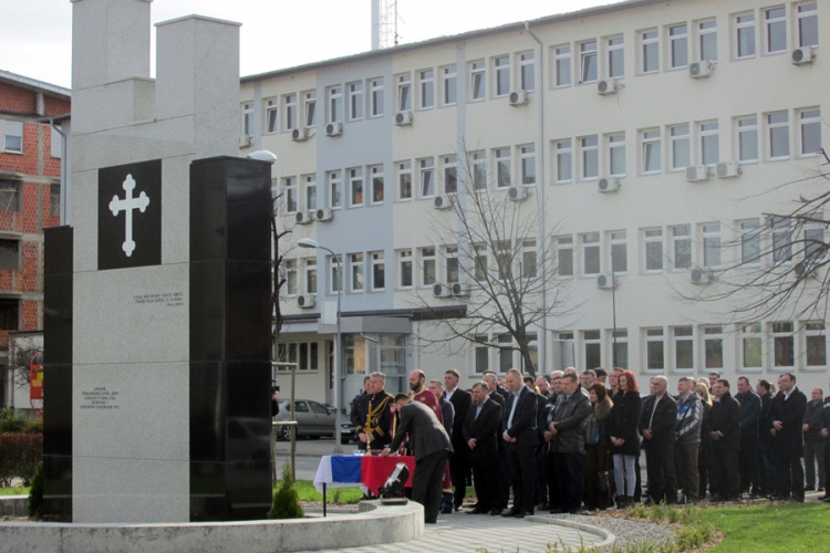 Odata pošta poginulim policajcima