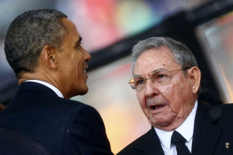 Obama i Kastro na samitu u Panami
