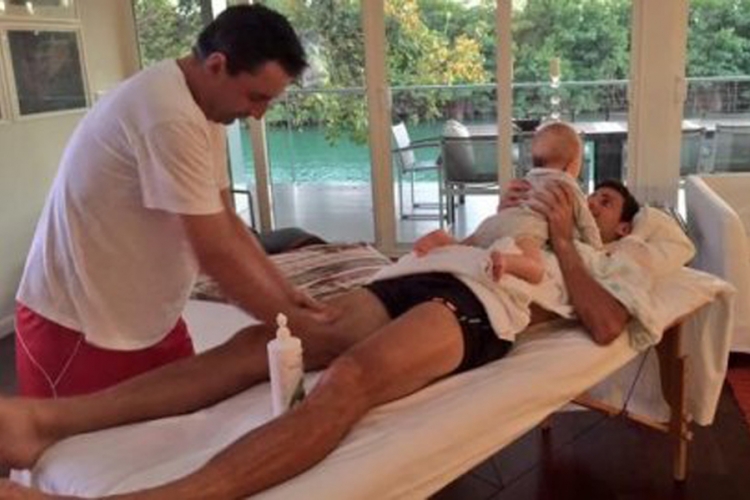 Novak sa sinom u naručju i na masaži: Finale je bilo brutalno