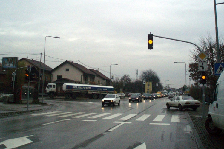 Sutra oblačno, mjestimično s padavinama
