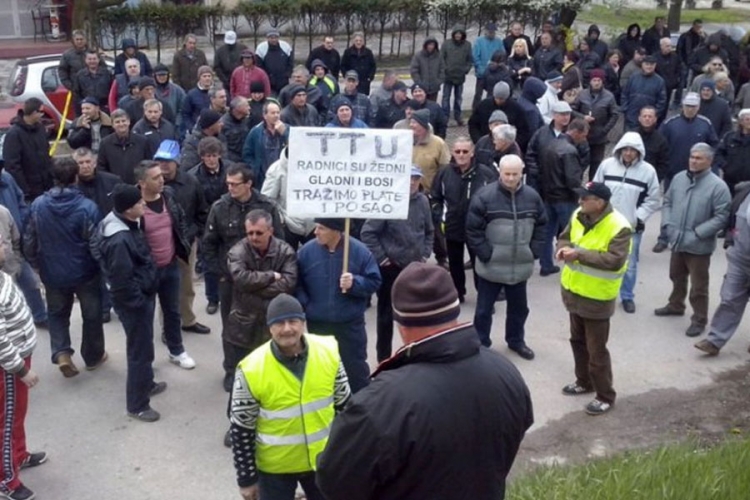 Radnici TTU i danas ispred Vlade Tuzlanskog kantona