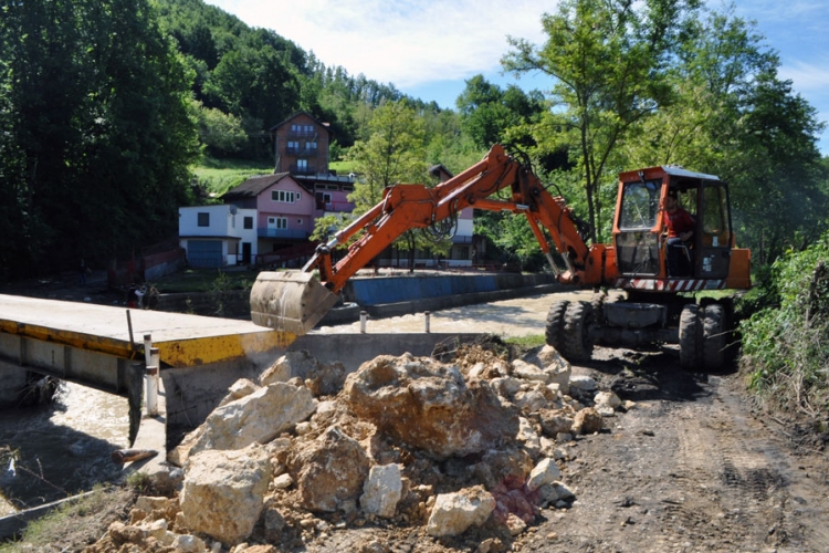 Klizišta ne miruju, svakodnevni zahtjevi za pomoć   