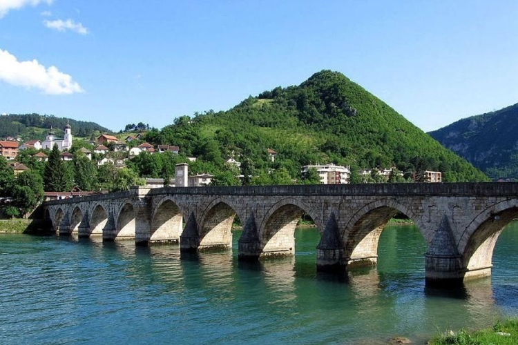 Obustavljena ocjena ustavnosti akata opštine Višegrad