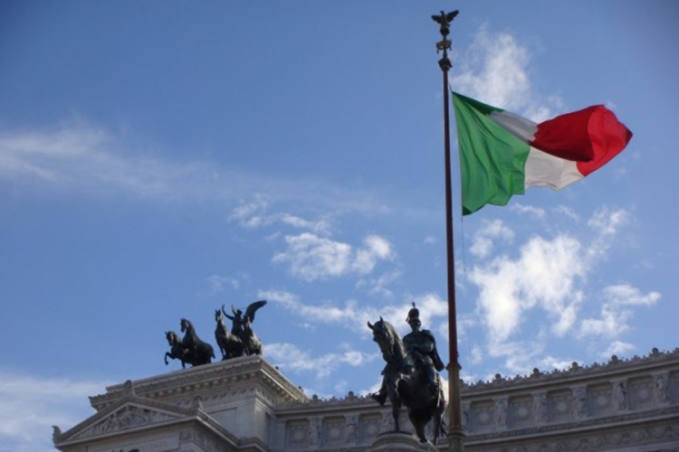 Više od 100.000 Italijana za izlazak iz evrozone