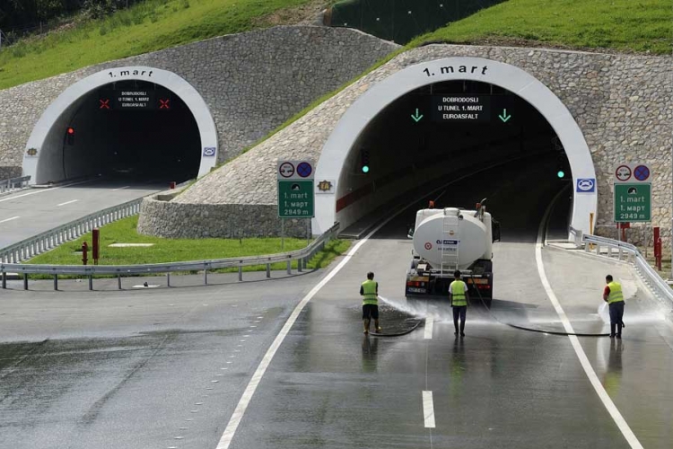 Stari krediti koče nove kilometre