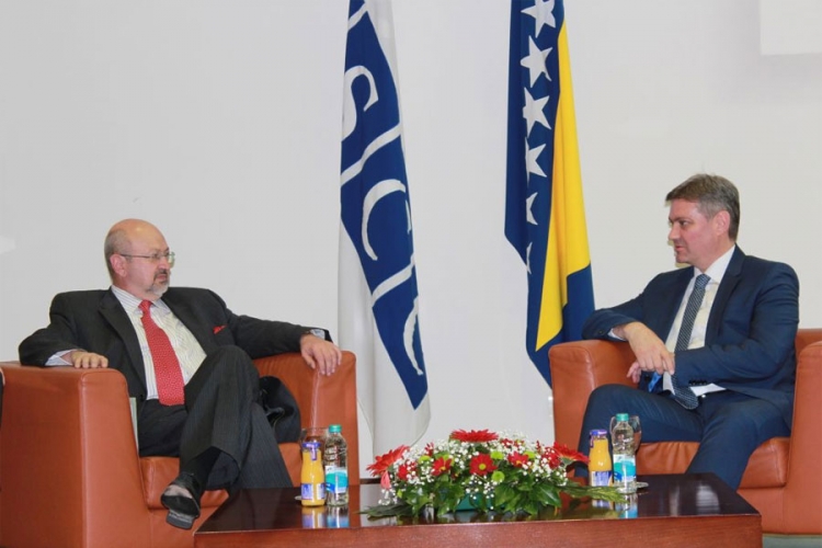 Zvizdić: BiH mlada demokratija   