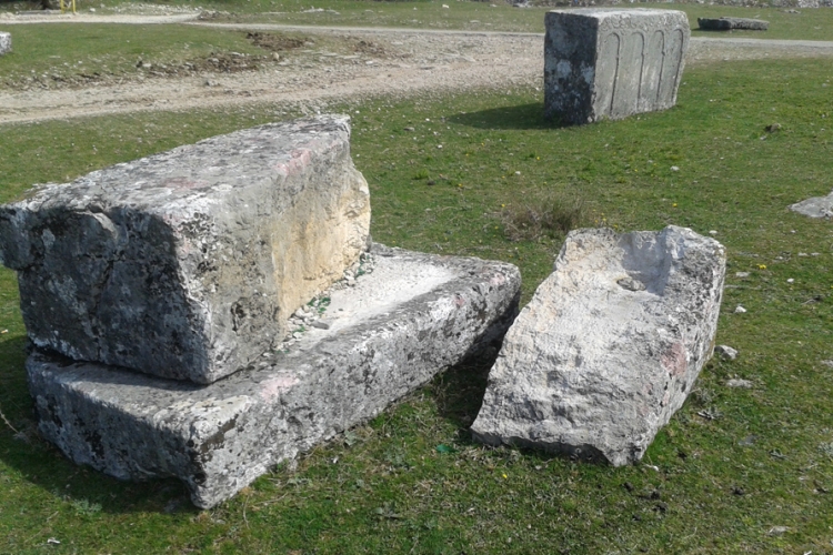 Stećci prepušteni vandalima