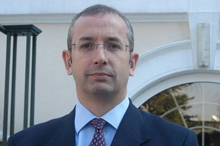 Devenport: Poštovati sve procedure prilikom posjete Tačija
