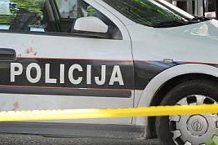 Tuzla: Radnik pokušao da se polije benzinom 