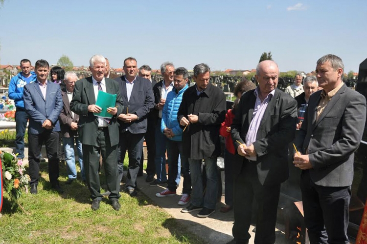 Služen parastos poginulim Srbima   
