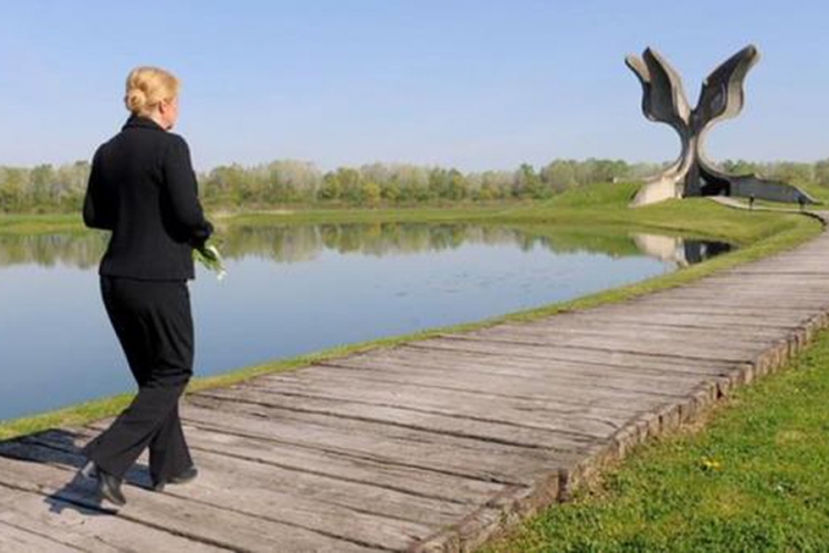 Kolinda Grabar-Kitarović posjetila Spomen područje Jasenovac
