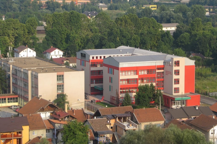 Srednjoškolka na času aktivirala peper sprej