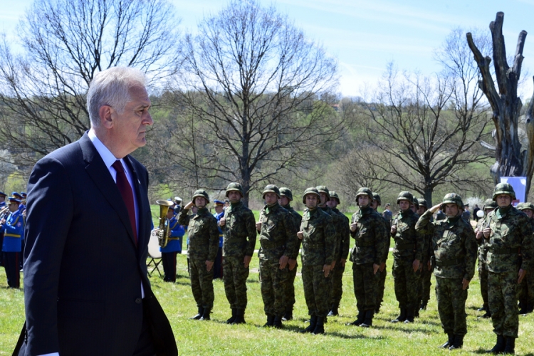 Nikolić: Srbija se i danas bori da bude svoj na svome