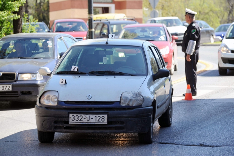 Renoom udario djevojku na pješačkom