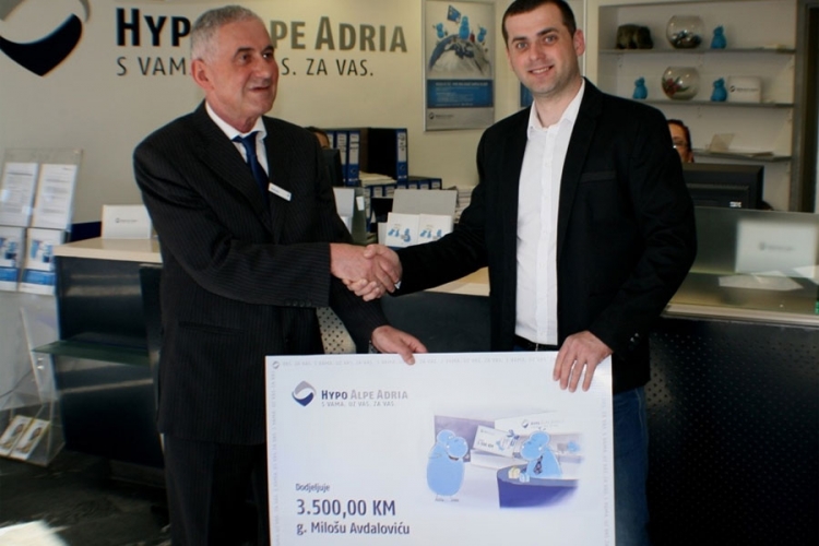 Hipo banka uručila nagrade srećnim dobitnicima