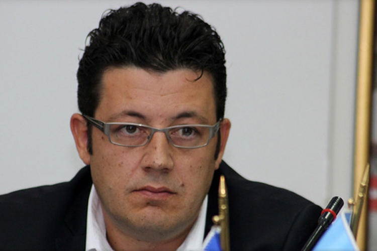 Čampara: Suzdržati se od teških riječi