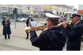 Uranak uz zvuke duvačkog orkestra