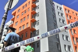 Investitor nedovršene zgrade prijeti da će skočiti sa krova