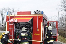 Gori stovarište fabrike u Rakovici 