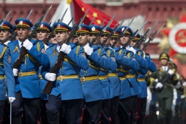 Srpska vojska oduševila Ruse: Gardisti uz "Kaćušu" marširali Moskvom